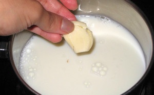 Молоко с чесноком от глистов: варианты применения